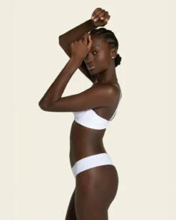 Culotte Tanga Sans Coutures Qui Ne Remonte Pas -LEONISA Soldes 012720 000 1200x1500 2023 4