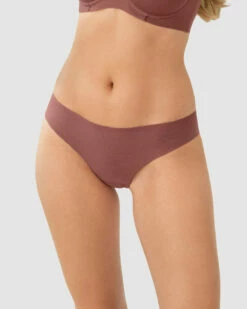 Culotte Tanga Sans Coutures Qui Ne Remonte Pas -LEONISA Soldes 012720 922 1200X1500 2
