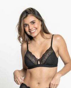 Brassière Triangle En Dentelle Et Tulle Avec Détail D'œillets Sur Le Décolleté