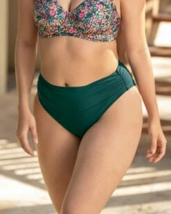 Bas De Bikini Gainant écologique Avec Contrôle Doux 14 Bas De Bikini Gainant écologique Avec Contrôle Doux -LEONISA Soldes 192648N 666 1200X1500 1