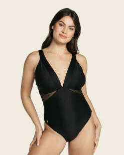 Maillot De Bain De Contrôle Avec Une Bonne Couverture Des Emmanchures