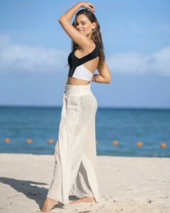 Maillot De Bain Deux Pièces Composé D'un Haut De Sport Et D'un Short Gainant Doux -LEONISA Soldes 201540 700 1200X1500 4